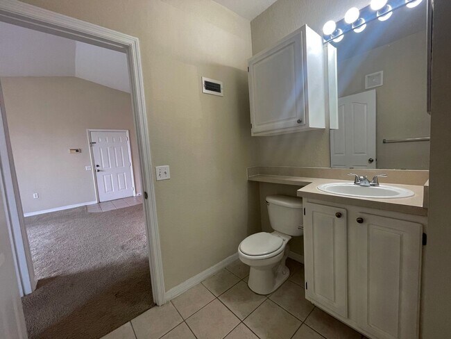 Building Photo - 1br/1ba Visconti Condo with Water View!