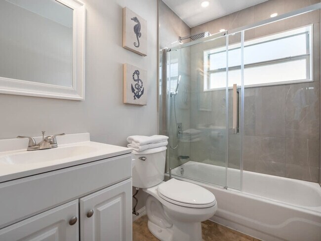 Building Photo - 6 Clinton Ct N