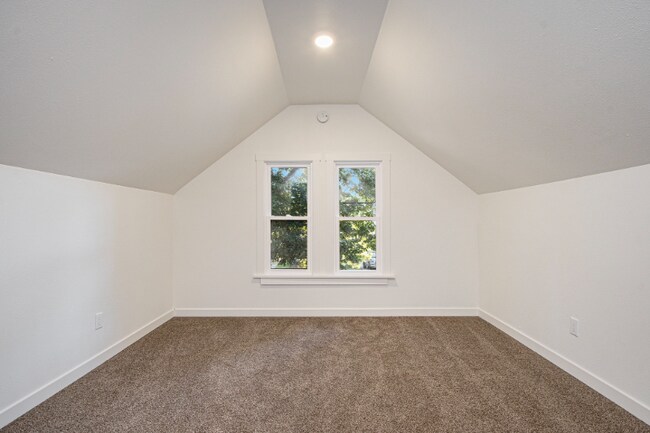 Building Photo - 1036 Park St SW