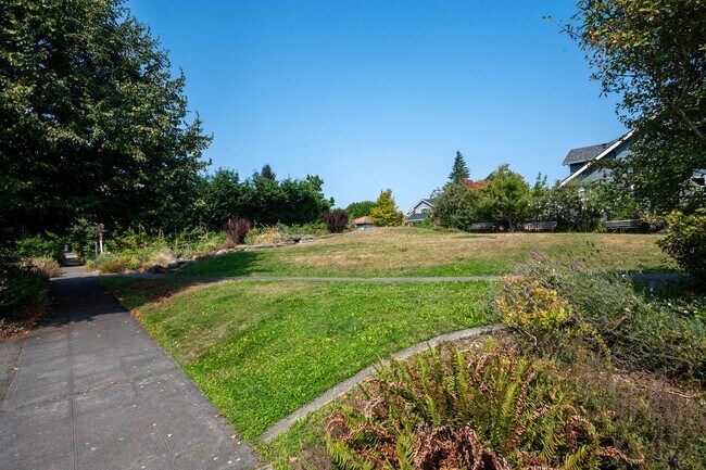 Building Photo - 1Bd / 1Ba near Greenlake and Phinney Ridge...