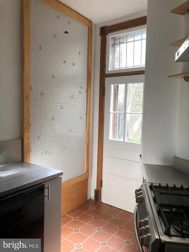 Building Photo - 2022 Columbia Rd NW
