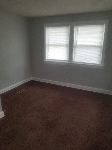 Building Photo - 3305 E 19th St