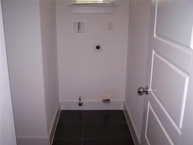 Building Photo - 2214 Capulet St