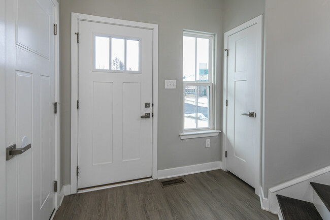 Building Photo - 2410 Lenox Dr