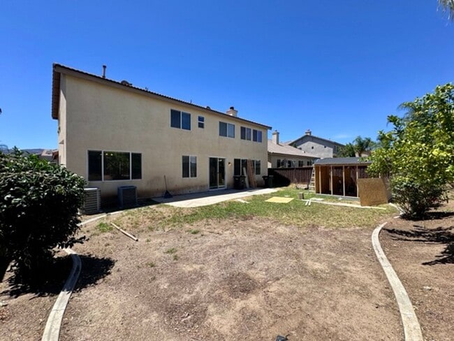 Building Photo - Beautiful Two Story 5 bedroom Home in the ...