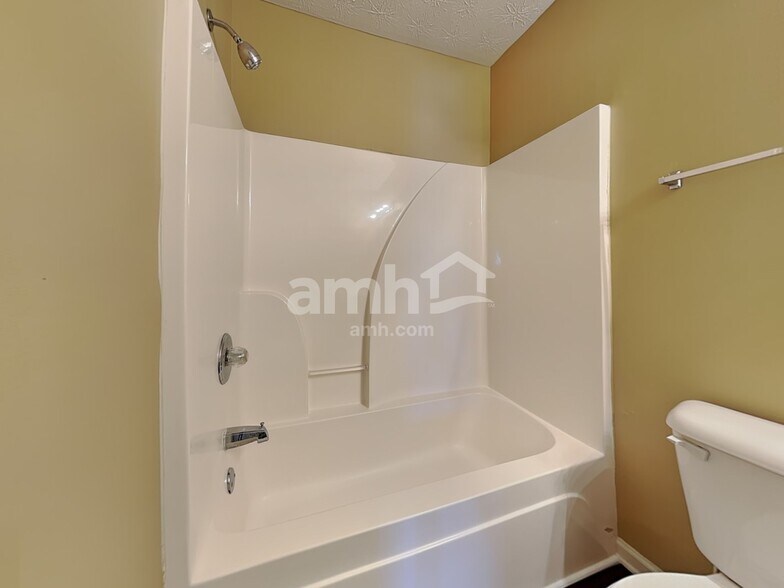 Building Photo - 138 Thompson St