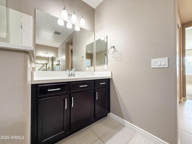 Building Photo - 4711 E Daley Ln