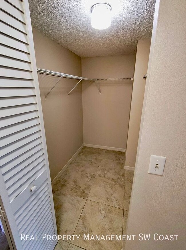 Building Photo - 12471 McGregor Blvd