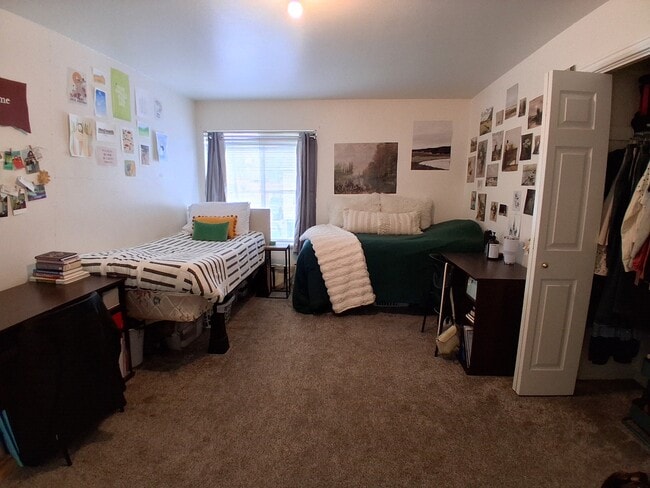 Building Photo - 659 700 E