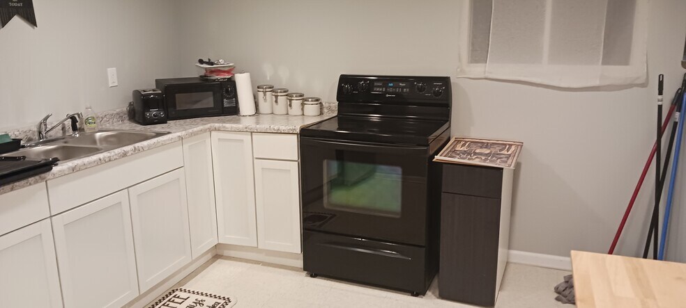 Primary Photo - 1301 W 73rd St