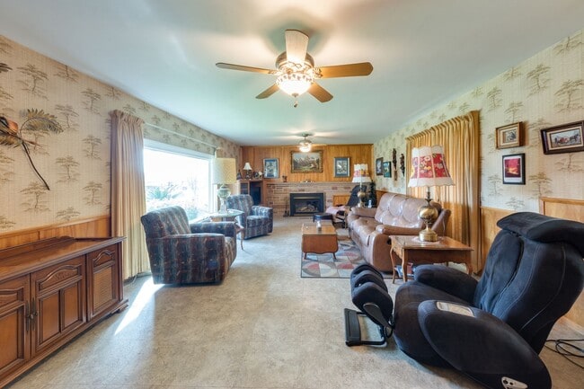 Building Photo - Lovely 3 bedroom Home!
