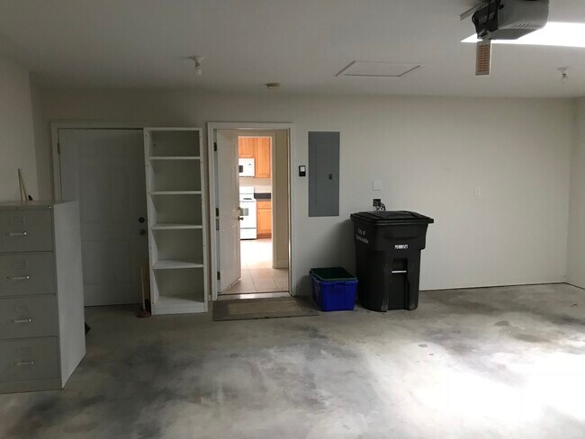 Building Photo - 1139 S Glenbeth Dr