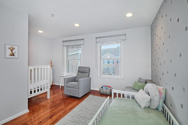 Building Photo - 454 Albany Ct