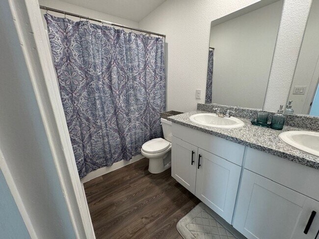 Building Photo - 1 Yr New 3 BR 2BA in Chaparral Terrace w/ ...