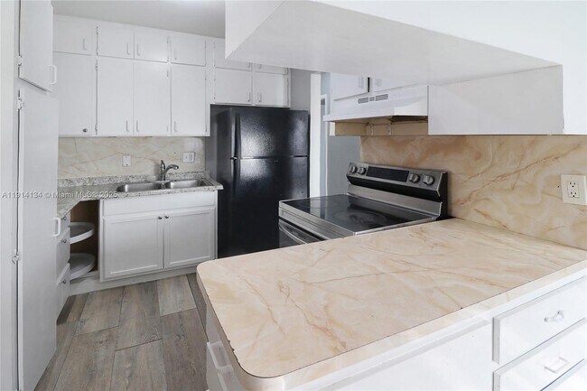 Building Photo - 1856 NW 6th Ave