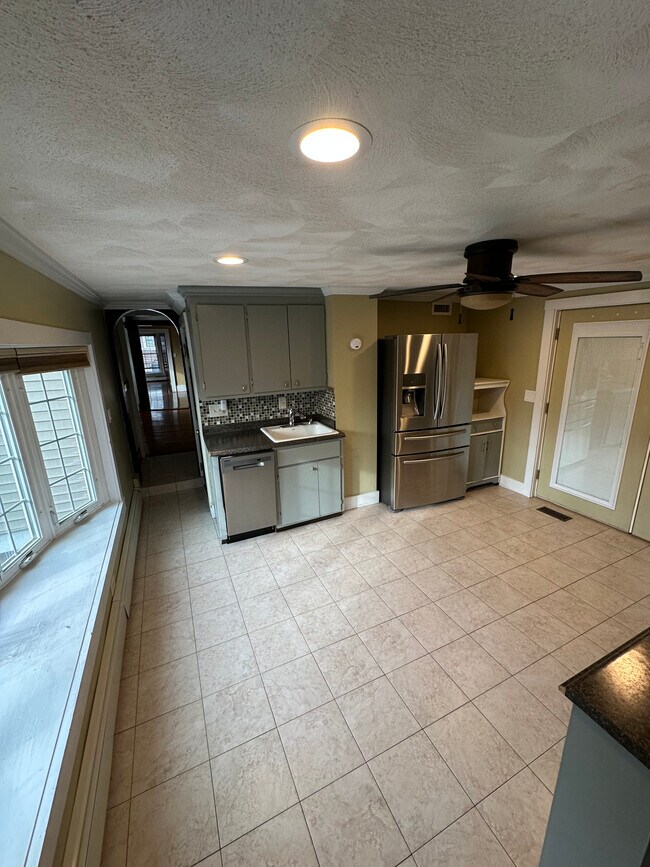 Building Photo - 51 Granville Ave