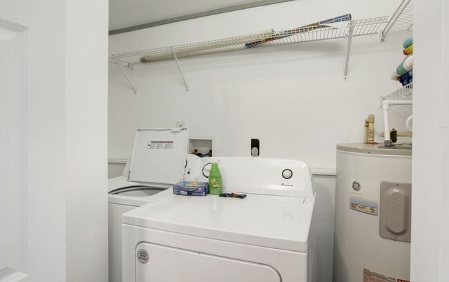 Building Photo - Cute Furnished Cottage close to NAS