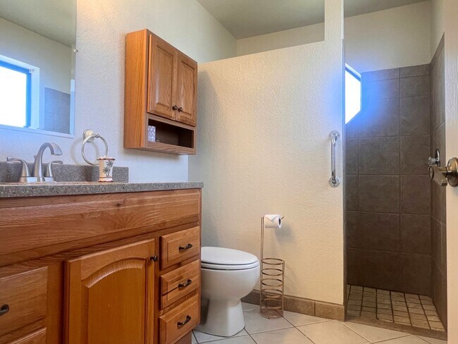 Building Photo - Lake views, lake views, lake views! Longte...
