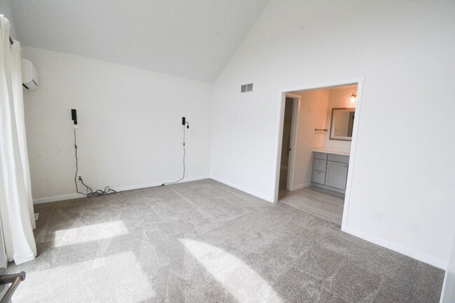 Building Photo - Luxury Lakeside Living – 3 Bed, 2.5 Bath Home with Stunning Views