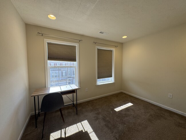 Building Photo - 3339 Sun Ct