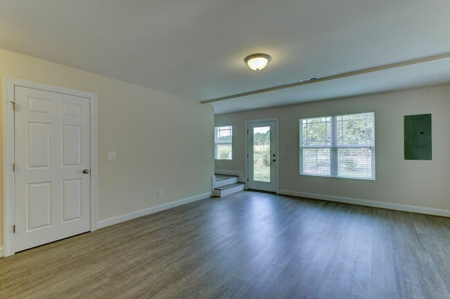 Building Photo - 3 bedroom 3 bathroom Townhome near Campbel...