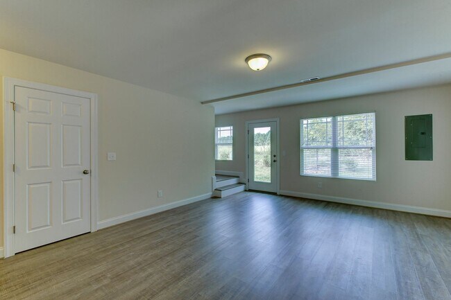 Building Photo - 3 bedroom townhome near Campbell
