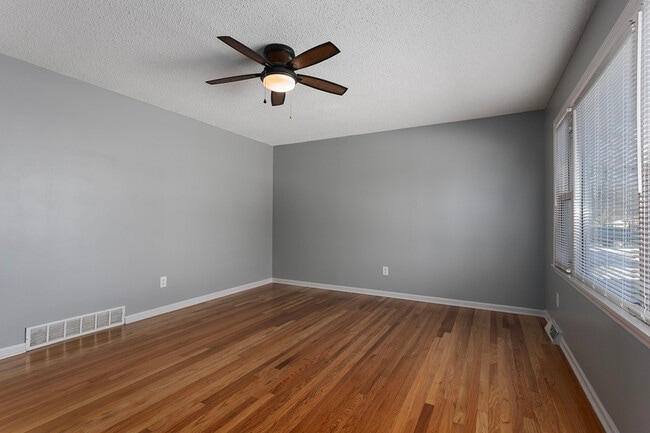 Building Photo - 703 SW 7 St