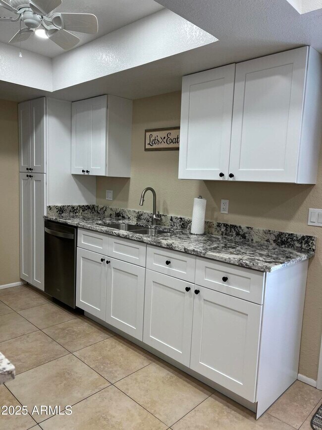 Building Photo - 12212 N Paradise Vlg Pkwy S