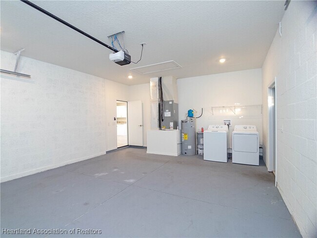 Building Photo - 1456 Kyra Ave