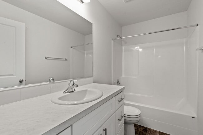 Building Photo - 4800-4802 E Fairview Ave