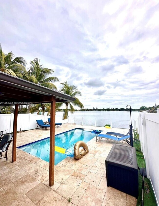 Building Photo - 2431 SW 58th Manor