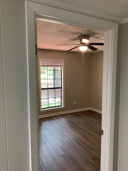 Guest bedroom #1. - 1903 Ginnett Rd
