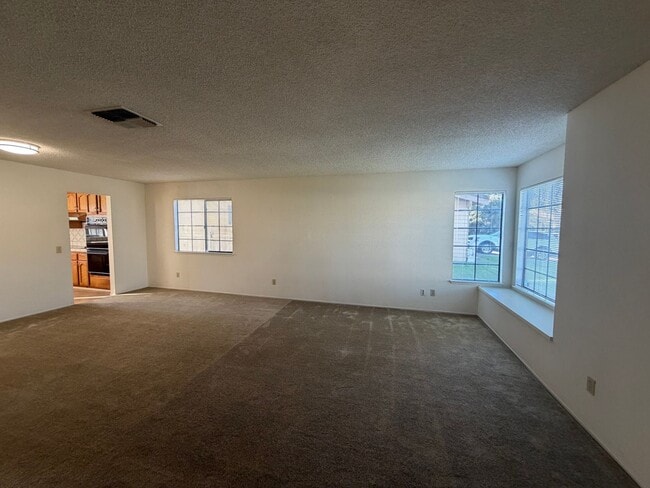 Building Photo - 3 Bed | 2.5 Bath | 2150SF | 2 Car Garage | Two Story | Tenant pays $190 for WS&G