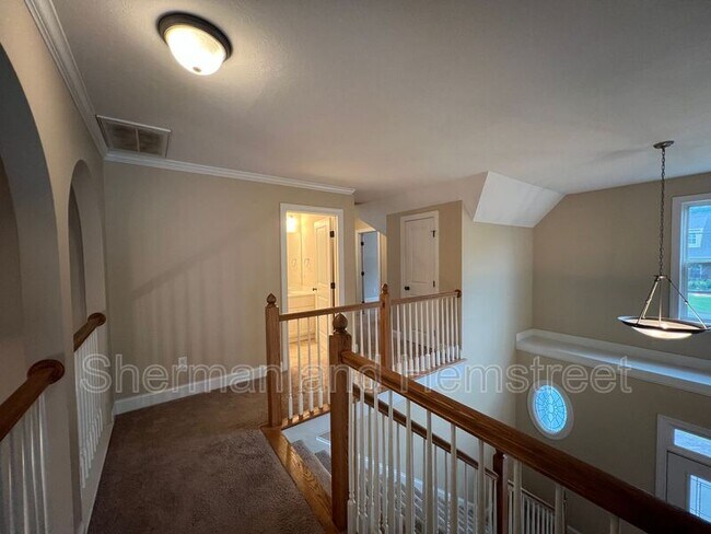 Building Photo - 1102 Highmoor Ln