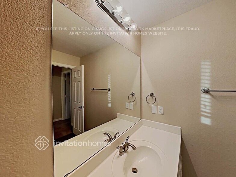 Building Photo - 2206 Kingsley Dr
