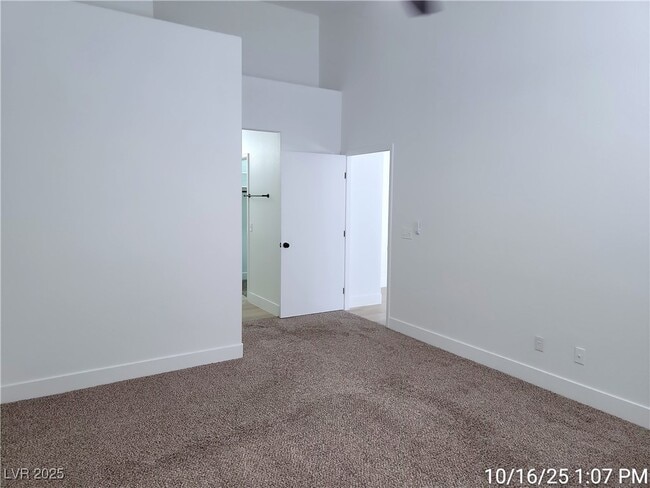 Building Photo - 201 Crown Imperial St