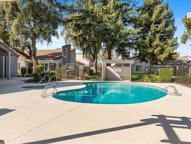 Building Photo - 1313 Floyd Ave