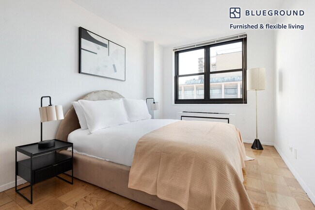 Building Photo - 200 E 72nd St