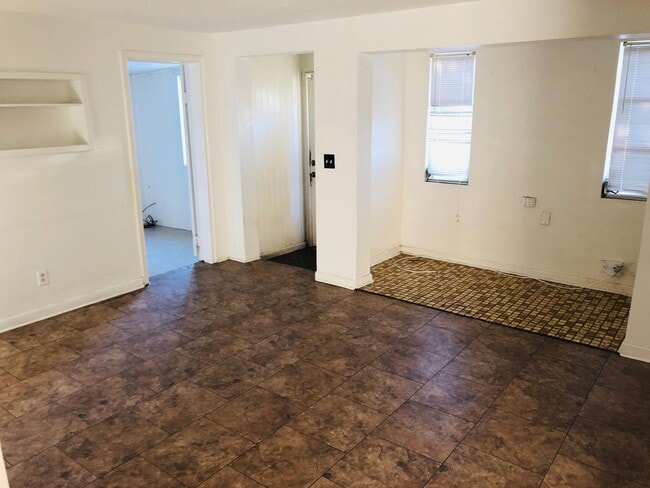 Building Photo - 210 Lee Dr