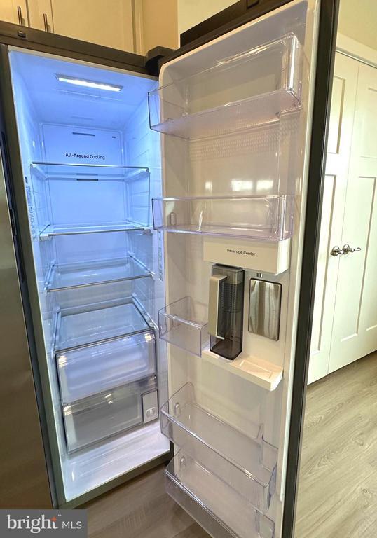 Building Photo - 369 Huntwell W Ave