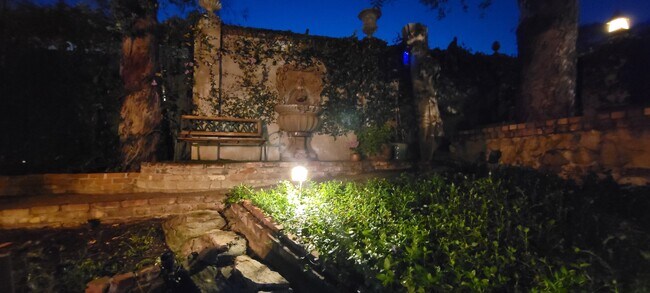 Building Photo - 2057 N Las Palmas Ave