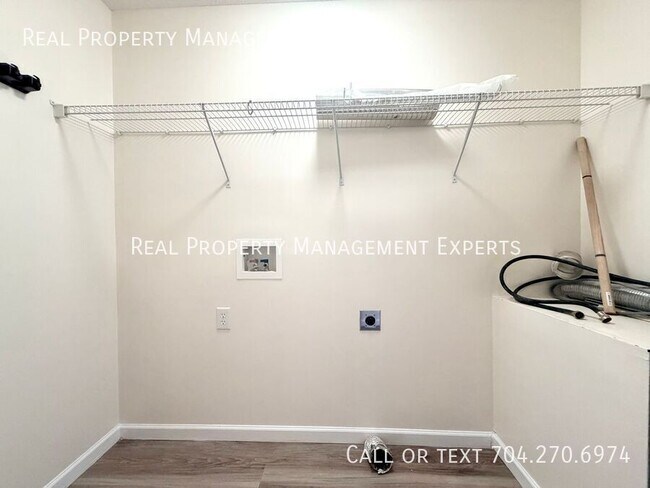 Building Photo - 123 Garden St