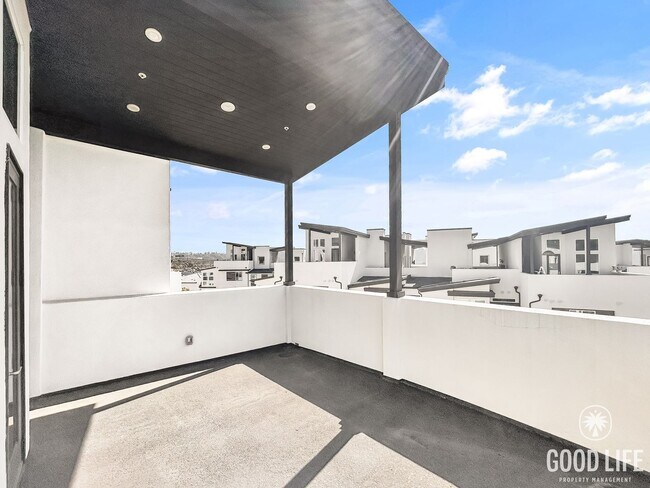 Building Photo - Beautiful 3BD/2.5BA W/ AC and Attached Gar...