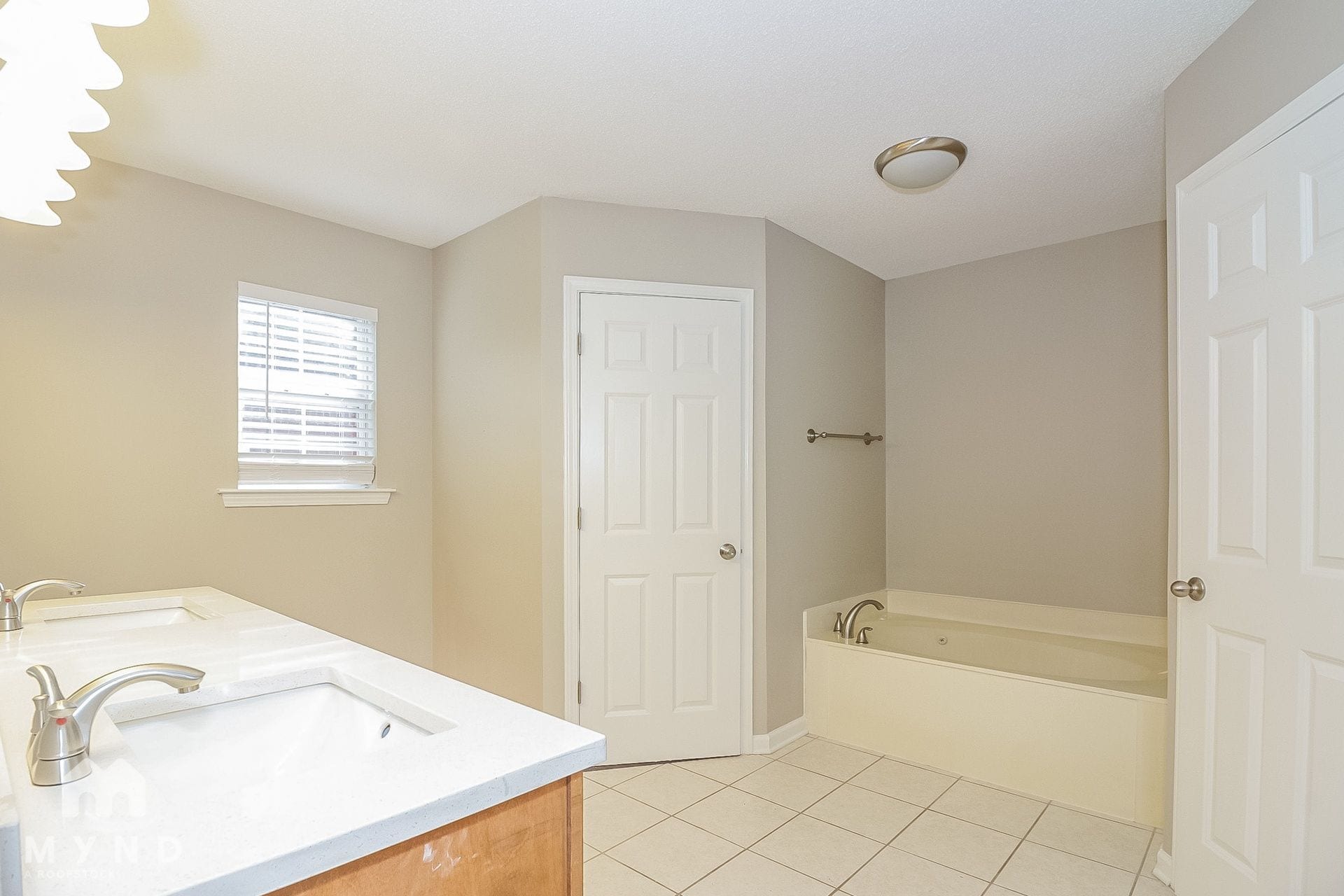 Building Photo - 10374 Cottage Oaks Dr