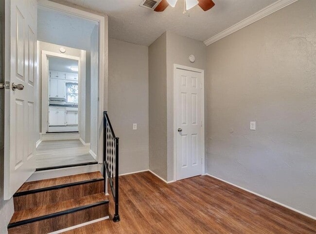 Building Photo - 213 W Jacobs Dr