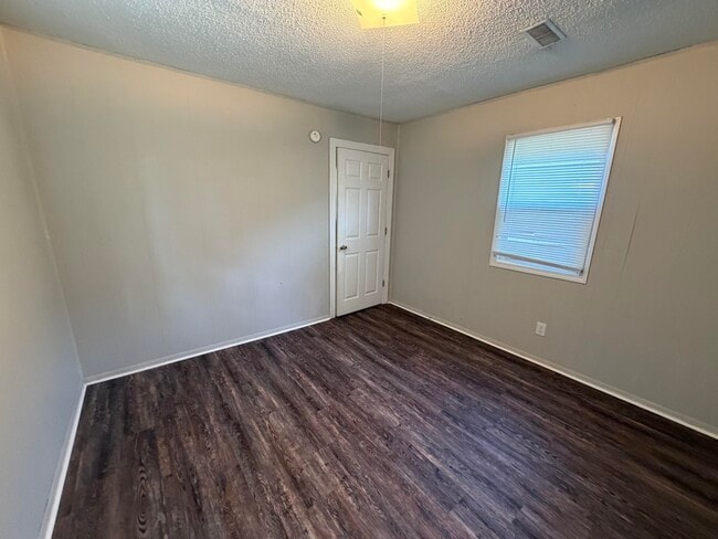 Building Photo - 217 Edwards-