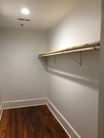 Building Photo - 126 E Innes St