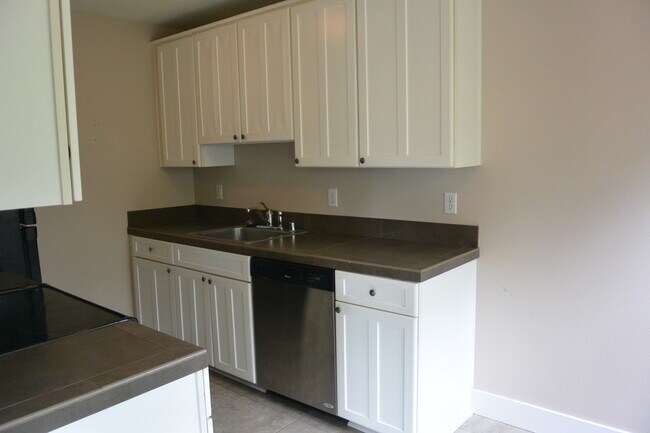 Building Photo - 3600.3602e.Evergreen