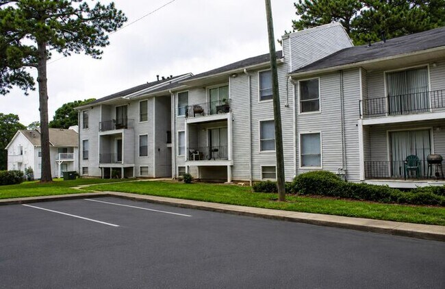 Building Photo - Affordable Living 20 Minutes from Everything Atlanta -2 Bedroom 2 1/2 Baths only $1300*