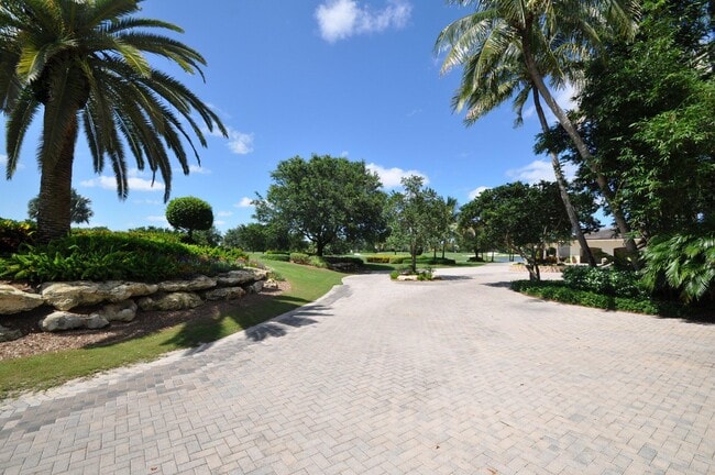 Building Photo - 5747 Paddington Way